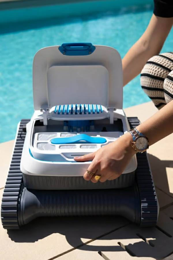 Le robot piscine le plus avancé du marché, sans fil, conçu en France.
